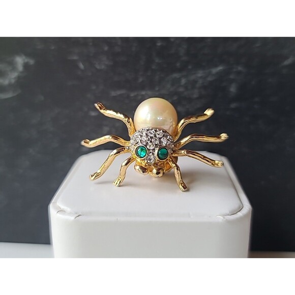 Faux Pearl Rhinestone Gold Tone Metal Spider Shaped Pin Vintage Costume Jewelry - Picture 1 of 10